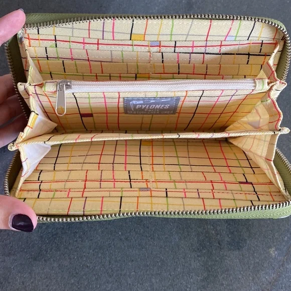 PYLONES Wallet - Picture 3 of 3